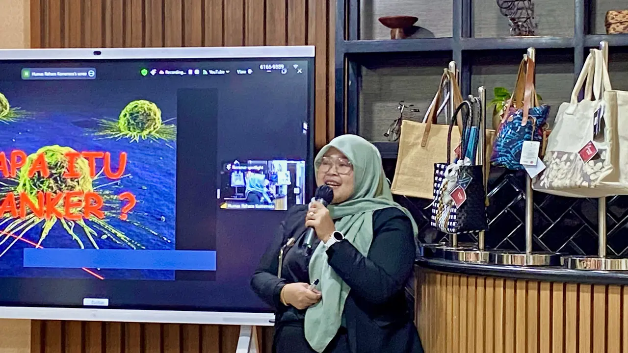 Konsultan Kanker Lembaga Kanker Indonesia, Cici Puspita dalam seminar kanker serviks yang digelar oleh penasihat DWP Kemensos, Senin (24/2/2025)