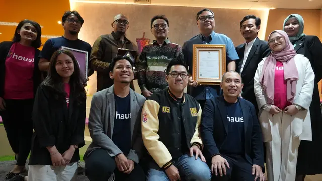 PT Sucofindo mendampingi Badan Penyelenggara Jaminan Produk Halal (BPJPH) dalam menyerahkan Sertifikasi Halal kepada PT Inspirasi Bisnis Nusantara (HAUS) yang merupakan mitra binaan PT Halal Digital International (Halalin).