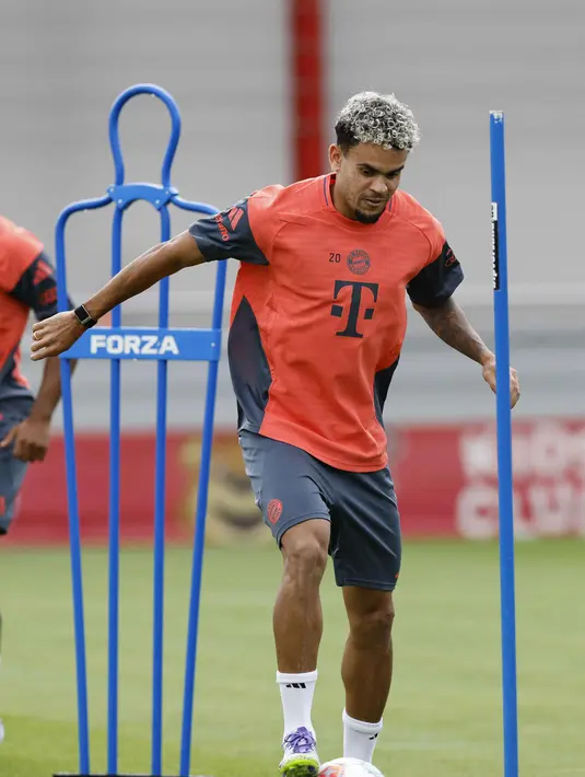 Di Liverpool, Luis Diaz memiliki catatan yang cukup fantastis. Dibeli dari Porto seharga 45 juta Euro pada 2022, Luis Diaz berhasil mencatat 41 gol dan 23 assist dari 148 laga bersama The Reds. (Alexandra BEIER/AFP)