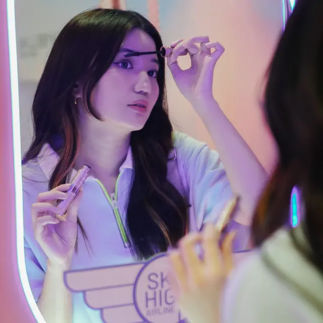 Penampakan Pesawat Pink di Terminal 2 Soekarno Hatta Curi Perhatian, Ada Apa Ya?