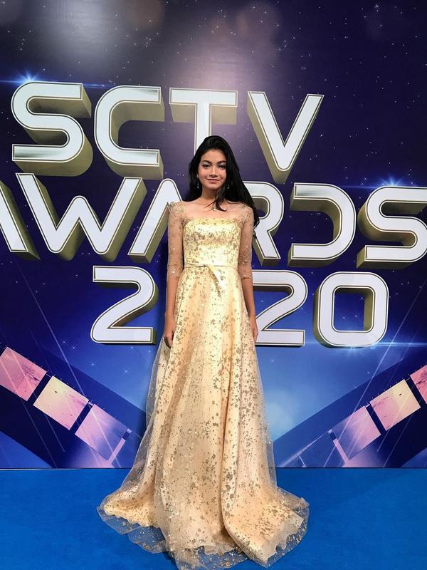 Potret Penampilan Pemain 'Dari Jendela SMP' di SCTV Awards 2020. (Sumber: Instagram/ratusfy_)