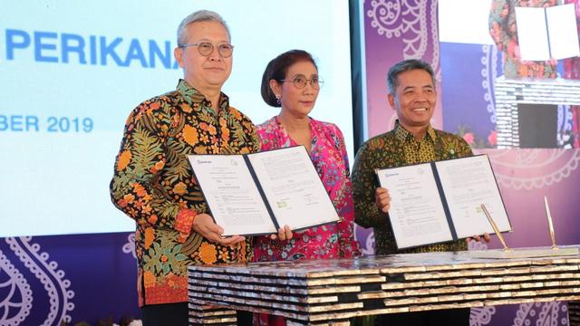 Menteri Kelautan dan Perikanan Susi Pudjiastuti meresmikan Cold Storage 1.000 ton yang merupakan salah satu prioritas pembangunan kelautan dan perikanan di Kawasan Perikanan Muara Baru, Kecamatan Penjaringan, Jakarta Utara. (Foto: KKP)