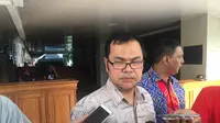 Komisioner Komnas HAM Manager Nasution usai menjenguk Hermansyah di RSPAD Gatot Soebroto. (Liputan6.com/Muhammad Radityo Priyasmoro)