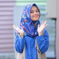 Banyak alasan para peserta mengikuti Standup Comedy Academy 3. Selain untuk membahagiakan keluarga, ada juga yang peserta yang ingin mengasah bakatnya. Salah satunya adalah Neneng asal Garut, Jawa Barat. (Adrian Putra/Bintang.com)