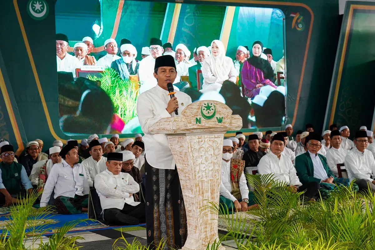 Sekretaris Jenderal PSI yang juga Menteri Kehutanan, Raja Juli Antoni, menghadiri peringatan Hari Jadi ke-73 Nahdlatul Wathan di Majelis Dakwah Hamzanwadi II, Lombok Timur, Sabtu (7/3) (Istimewa)
