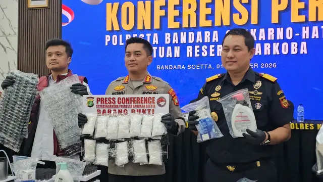 Polresta Bandara Soekarno-Hatta mengungkap peredaran narkotika internasional jenis etomidate dan sabu. (Dok. Istimewa)
