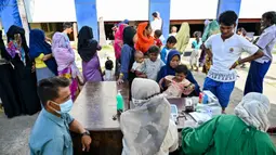 Pelayanan kesehatan itu merupakan salah satu bentuk kerja sama dengan International Organization for Migration (IOM), yang mendelegasikan kepada tim medis Rumah Sakit Pendidikan Universitas Syiah Kuala untuk melakukan pemeriksaan kesehatan pengungsi etnis Rohingya. (CHAIDEER MAHYUDDIN/AFP)