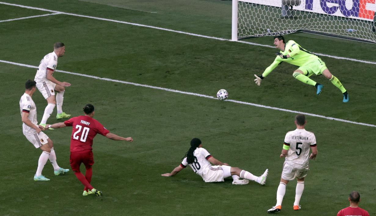 Baru 99 detik laga berjalan, Timnas Denmark mampu membobol gawang Timnas Belgia melalui Yussuf Poulsen. Gol tersebut merupakan yang tercepat di Euro 2020. (Foto: AP/Pool/Hannah McKay)