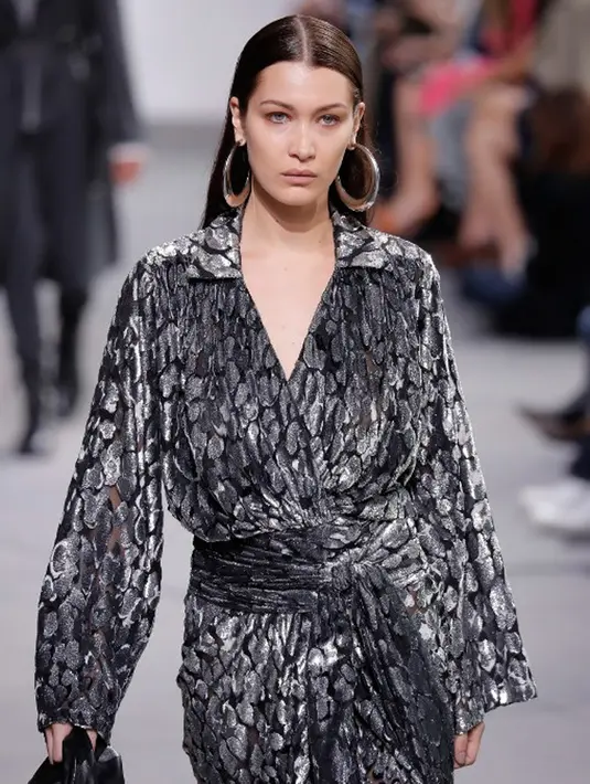 Selain itu, Bella mengatakan ayahnya adalah sosok yang sangat taat beragama. Bersama sang ayah, Bella dan saudar-saudaranya selalu beribadah bersama, dan mereka bangga dengan hal tersebut. (AFP/Bintang.com)