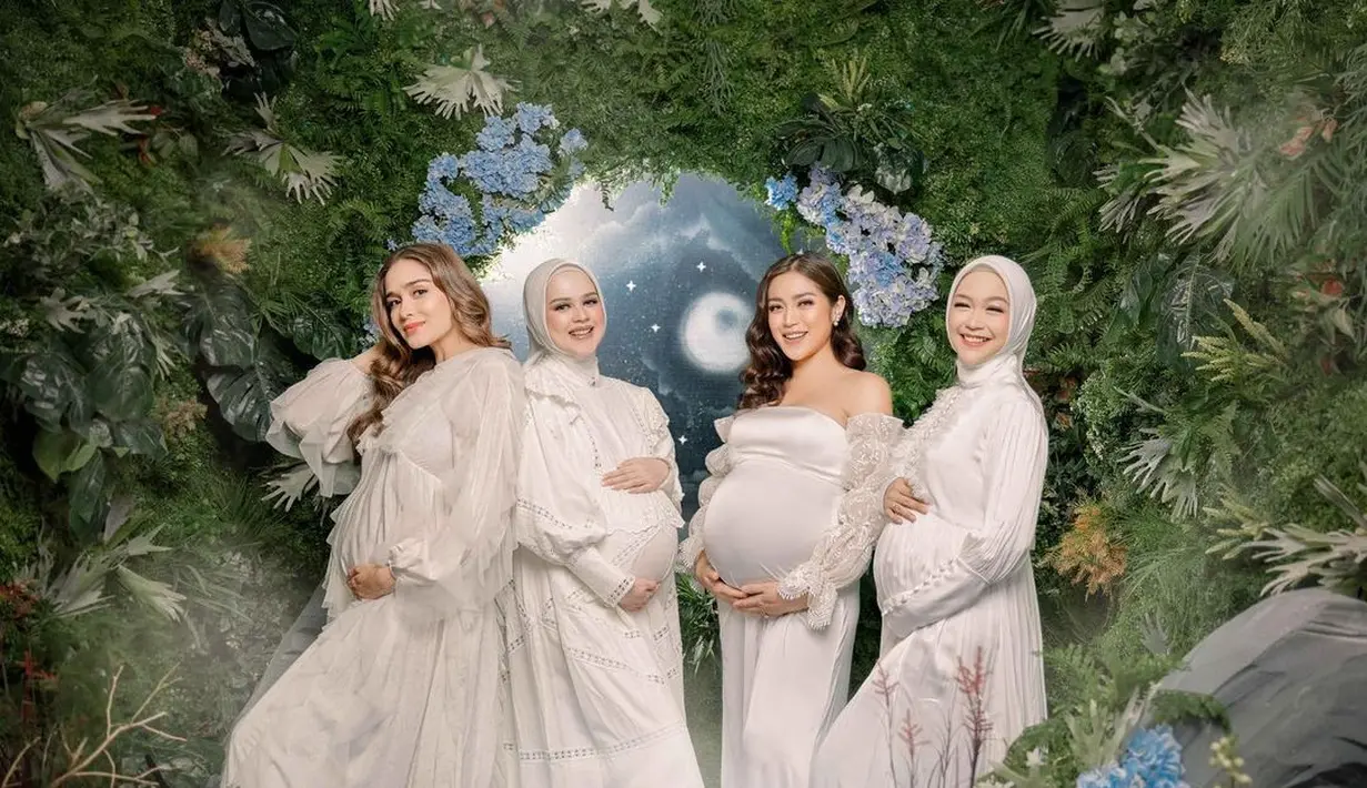 Dengan perut yang makin buncit, Jedar sebelumnya telah mengunggah foto maternity dengan Ria Ricis, Cut Ratu Meyriska, dan Yasmin Wildblood (Instagram @inijedar)