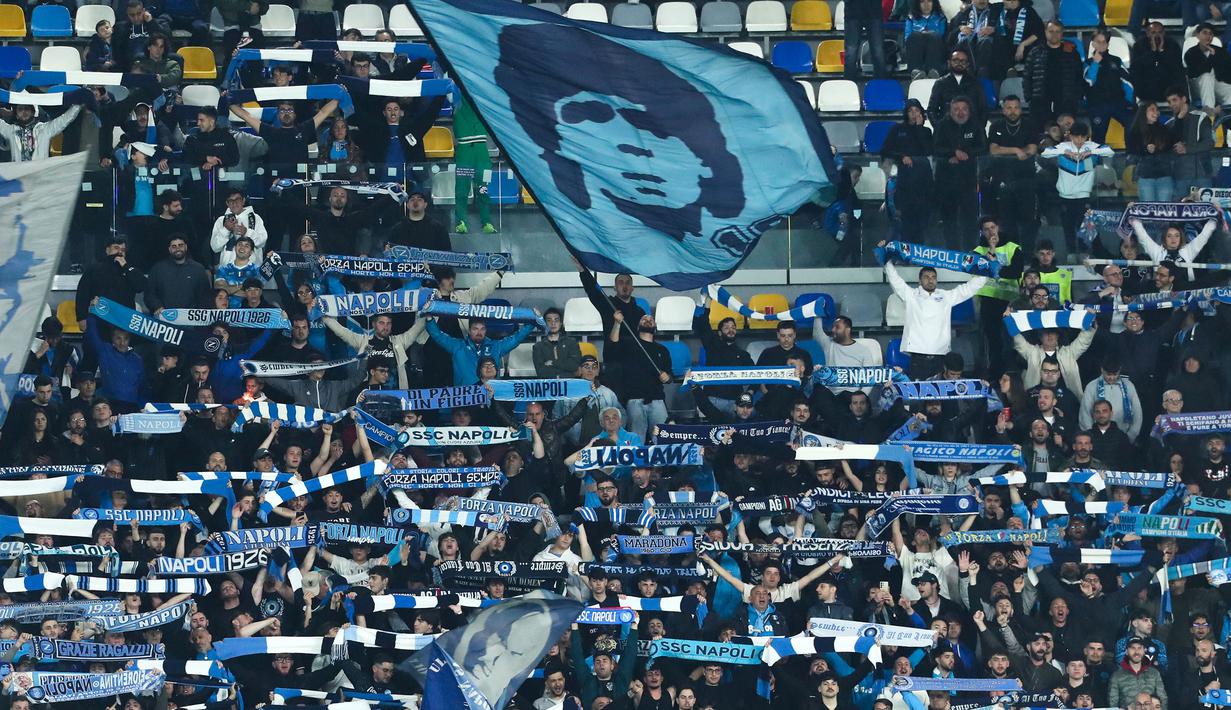 Kemenangan 4-0 Napoli membuat mereka menempati posisi runner up klasemen sementara dengan raihan 69 poin. Sementara Cremonese tertahan di posisi ke-17 dan rawan degradasi musim depan. (AFP/Carlo Hermann)