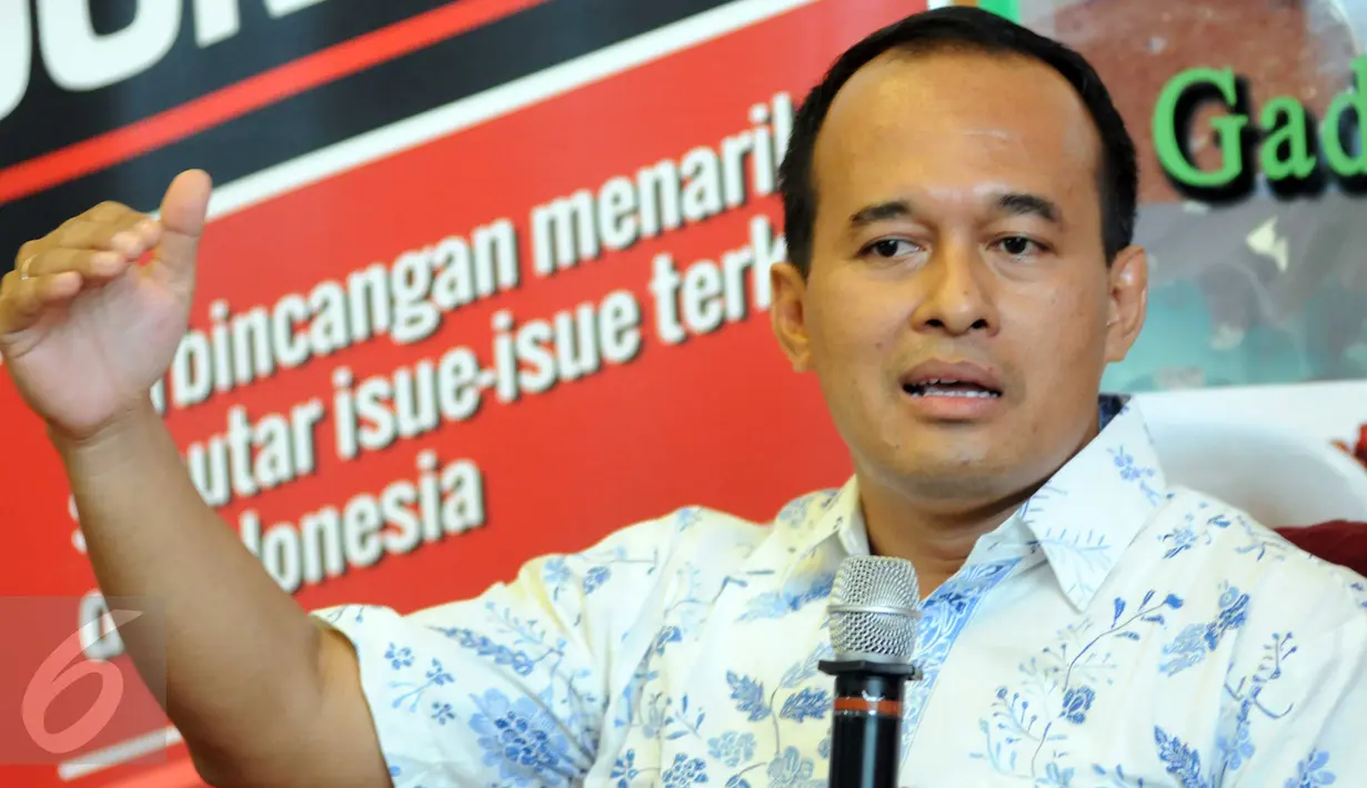 Ketua Populi Center, Dr.Nico Harjanto saat menghadiri Diskusi "Kas Parpol Anggaran Rakyat atau Konglomerat", Jakarta, Sabtu (9/1/2016). Nico berharap setiap parpol memiliki badan usaha milik sendiri (Liputan6.com/Helmi Afandi) 