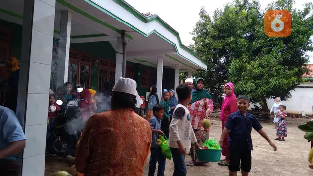 Berebut buah