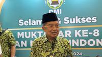 Ketua Umum Dewan Masjid Indonesia (DMI) Jusuf Kalla di Muktamar Dewan Masjid Indonesia ke-8 di Hotel Sultan, Jakarta Pusat, Jumat (1/3/2024). (Liputan6.com/ Ady Anugrahadi)