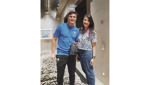 6 Potret Keseruan Sharena dan Ryan Delon Saat Saksikan Inter Milan di Singapura
