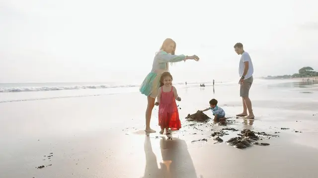 Nabila Syakieb dan keluarga. (Foto: Instagram @nsyakieb85)