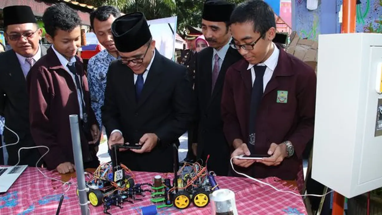 Hadapi Revolusi Industri 4.0, Bupati Anas Dorong Sekolah Hasilkan Para Entrepreneur