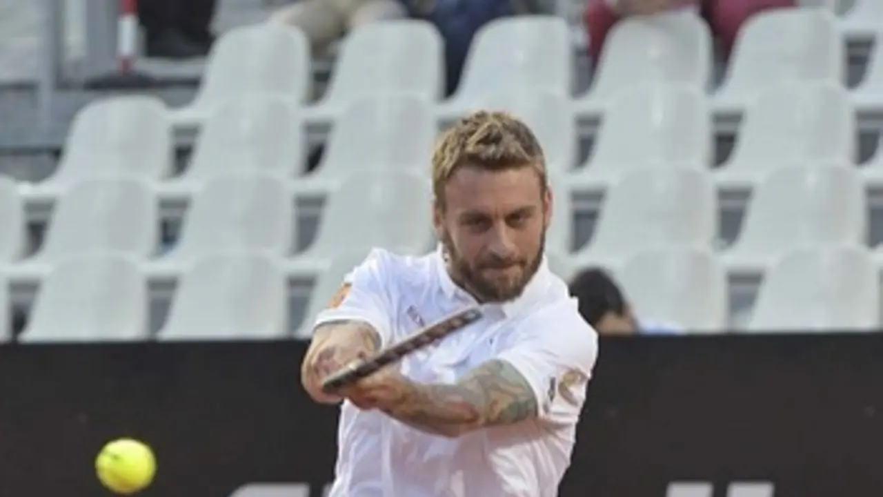 Francesco Totti Dan Bintang AS Roma Bermain Tenis Untuk Amal_11