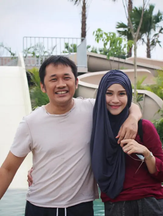 Zaskia mempunyai impian menikah diusia muda,  pada akhirnya Zaskia menikah dengan sutradara sukses bernama Hanung Bramantyo.  (via instagram@zaskiadyamecca/Bintang.com)