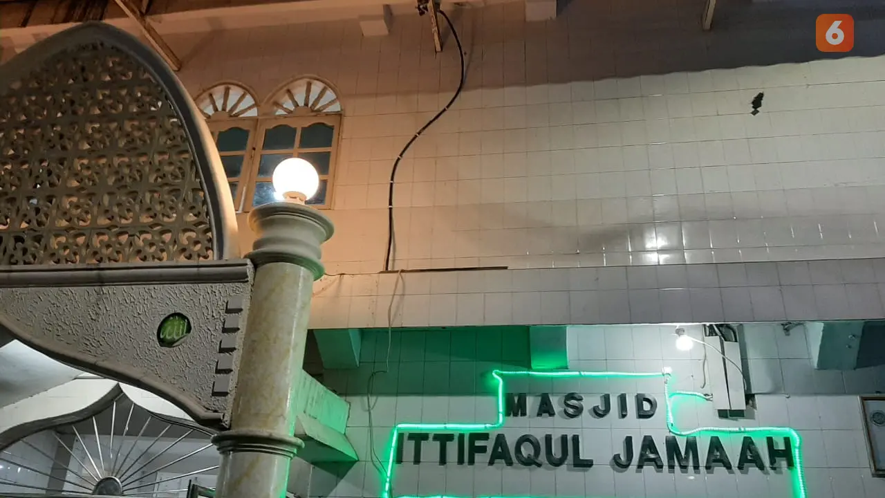 Kubah masjid di Makassar roboh (Liputan6.com/Fauzan)