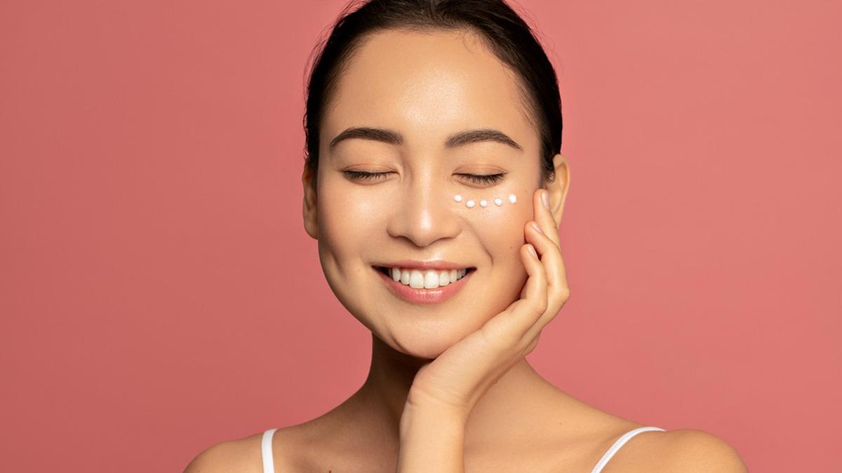 Tips Memilih Eye Cream yang Bagus, 5 Kandungan Ini Paling