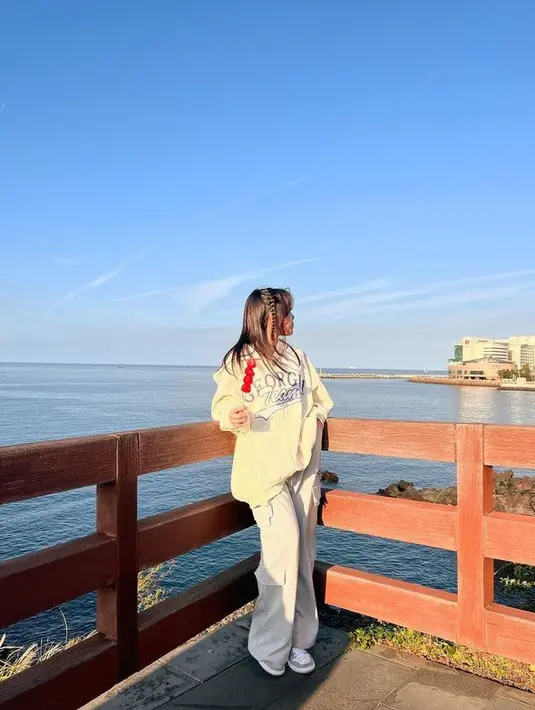 <p>Penampilan Fuji An yang tidak neko-neko mendapatkan pujian dari netizen. Beberapa netizen menduga jika Fuji ke Korea untuk menyusul Asnawi. [Foto: instagram.com/fuji_an]</p>