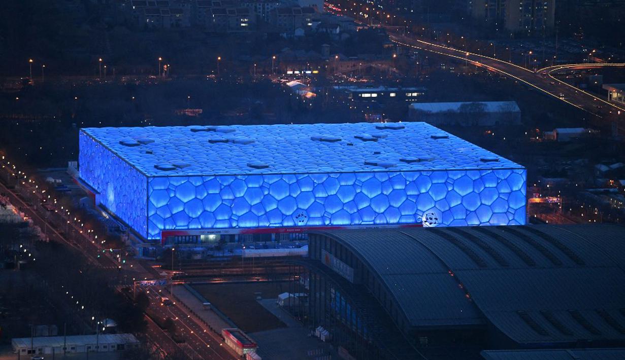 National Aquatics Center yang dikenal sebagai Ice Cube venue untuk curling pada Olimpiade Musim Dingin 2022 terlihat di Beijing, 3 Januari 2022. Olimpiade Musim Dingin 2022 akan dibuka pada 4 Februari mendatang. (GREG BAKER/AFP)