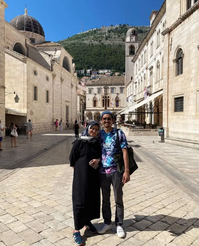 5 Potret harmonis Duta Sheila on 7 dan Adelia Lontoh, 22 tahun menikah mesranya bak remaja kasmaran