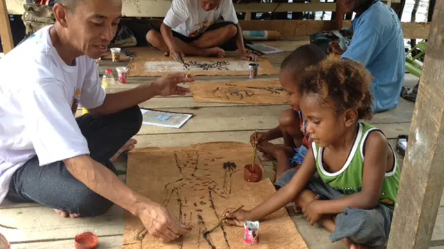 Kampung Asei Jayapura, Surganya Pelukis Kulit Kayu