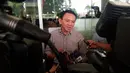 Usai mengunjungi Jupe di kamar perawatan, Ahok pun menceritakan hal yang dilakukannya di dalam saat bertemu Jupe. Diakuinya, ia menitipkan beberapa pesan yang juga diharapkan dapat menjadi penyemangat untuk Jupe. (Nurwahyunan/Bintang.com)