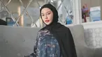 Dara Arafah belakangan ini selalu konsisten memakai hijab. Gaya penampilannya pakai hijab ini sukses membuat selebgram hits ini kian cantik. Hijab hitam menyempurnakan penampilan Dara Arafah yang dipuji netizen semakin memesona. (Liputan6.com/IG/@daraarafah)