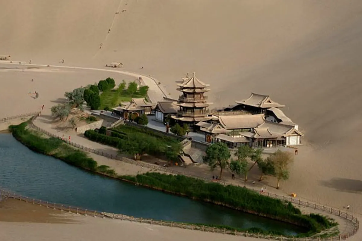 oasis-china130513b.jpg