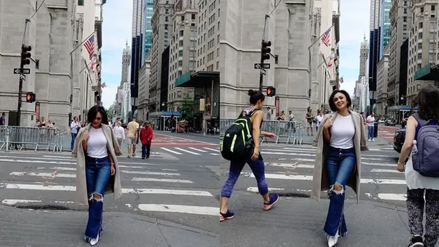 Selama di New York, Yuni pun menyempatkan untuk jalan-jalan di sekitar jalanan Manhattan.