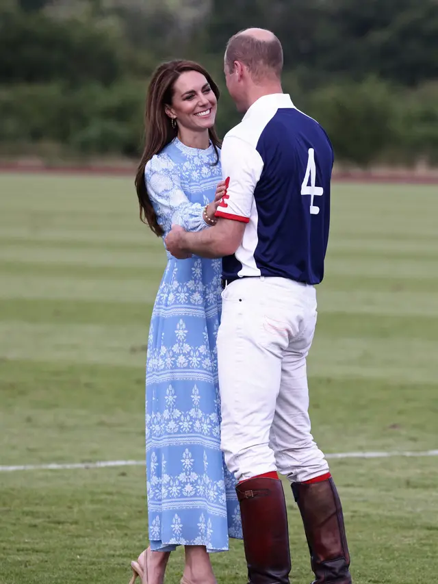 Gestur Mesra Kate Middleton dan Pangeran William di Pertandingan Polo, dari Ciuman hingga Pelukan