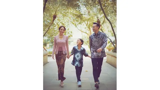6 Momen Kenangan Ashraf Sinclair Bareng Istri dan Anak, Selalu Kompak