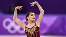 Alexia Paganini bersaing dalam kejuaraan figure skating wanita gaya bebas pada Olimpiade Musim Dingin Pyeongchang 2018 di Gangneung Ice Arena di Gangneung (23/2). Alexia Paganini merupakan atlet 16 tahun asal Swiss. (AFP Photo/Aris Messinis)