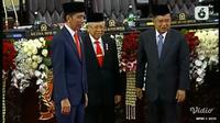 Presiden Jokowi dan Wapres Ma'ruf Amin bersama Jusuf Kalla. (Liputan6.com)