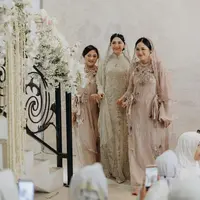 Erina Gudono dan 2 saudarinya Nadya-Shania Gudono saat acara Semaan Al-Qur’an [@morden.co]