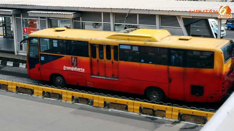 busway-transjakarta-130619b.jpg