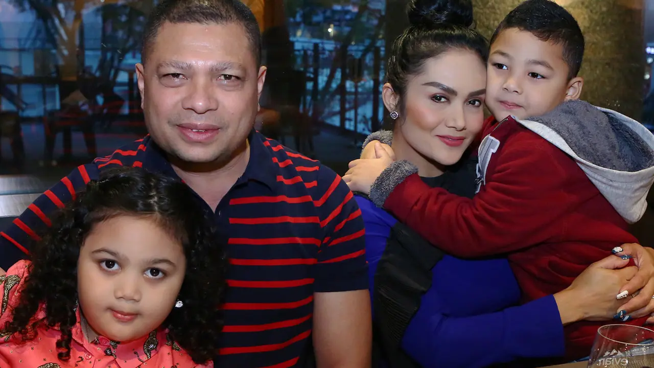 [Bintang] Krisdayanti dan Raul Lemos