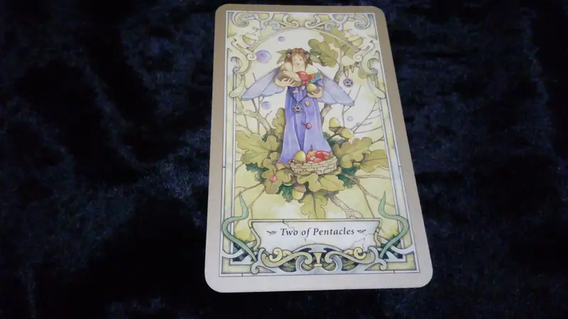 Prediksi Tarot Hari Ini, Minggu, 17 Juni 2018:  Two of Pentacles (Foto: Elisabet Kusumodewi)