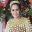Elly Suhari, akrab dipanggil Elly Sugigi adalah pengusaha yang memiliki jaringan penonton untuk didatangkan ke sebuah acara live di televisi