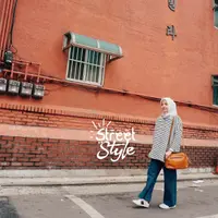 Street style Natasha Rizki gaya hijab yang smart-casual. (Instagram/natasharizki)