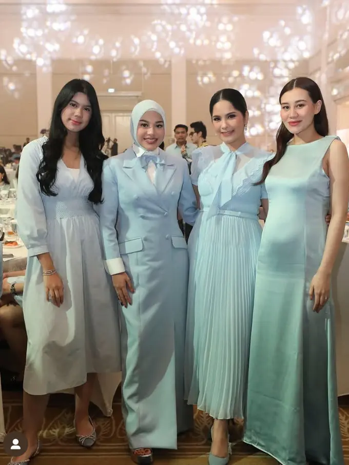 Pesona Almira Tungga dewi Putri Annisa Pohan dengan Riasan Serba Pink