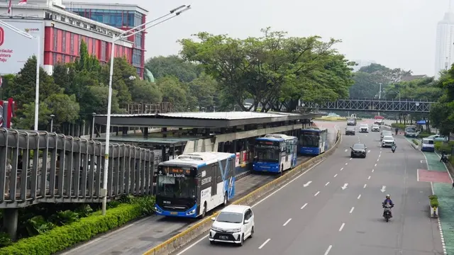 Halte Bundaran Senayan Beroperasi Kembali