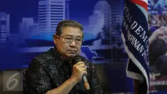 Ketua Umum Partai Demokrat, Susilo Bambang Yudhoyono memberikan klarifikasi terkait penyadapan dirinya dengan Ketua MUI Ma'ruf Amin, Jakarta, Rabu (1/2). (Liputan6.com/Faizal Fanani)