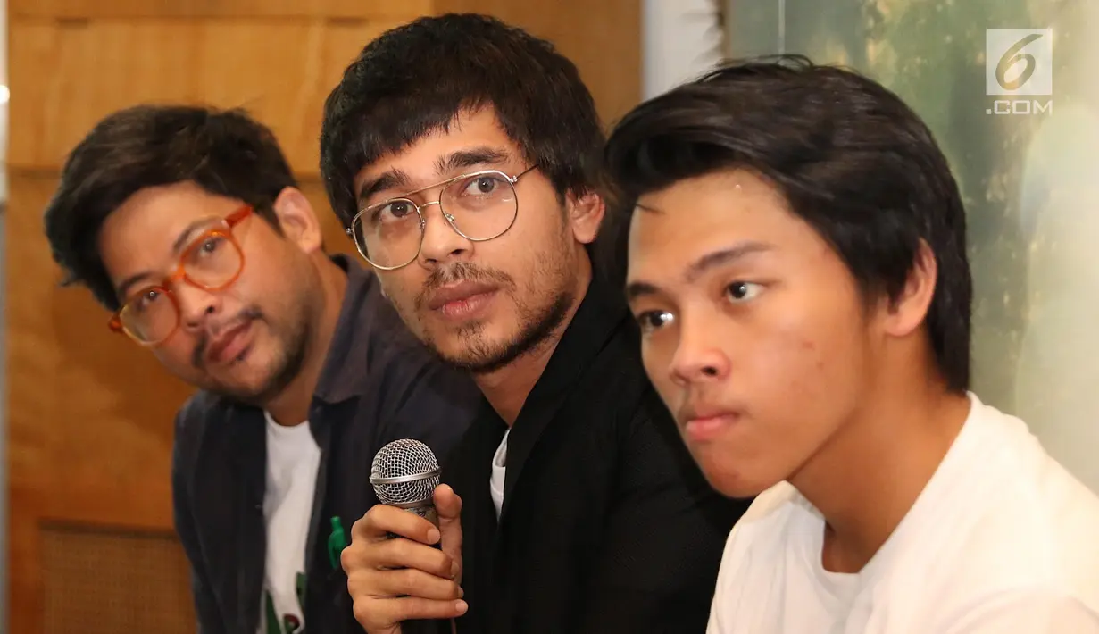 Aktor Wafda Saifan Lubis dalam konferensi pers film Jelita Sejuba (Mencintai Ksatria Negara) di Jakarta, Rabu (7/3). Dalam film ini Wafda berperan sebagai tentara yang harus menjalani hubungan jarak jauh dengan sang istri. (Liputan6.com/Immanuel Antonius)