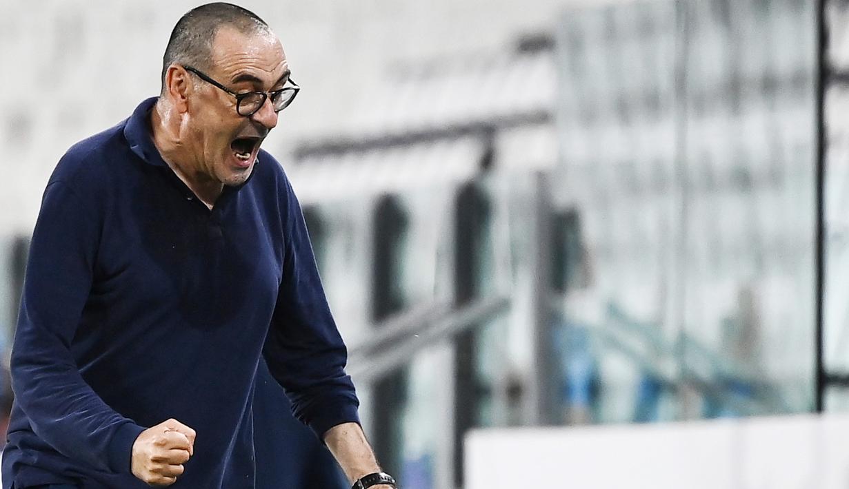 Peraih penghargaan pelatih terbaik Serie A musim 2016/2017 ini terkenal dengan gaya bermain yang dijuluki Sarriball yaitu gaya menyerang yang dinamis berdasarkan penguasaan bola. (AFP/Marco Bertorello)