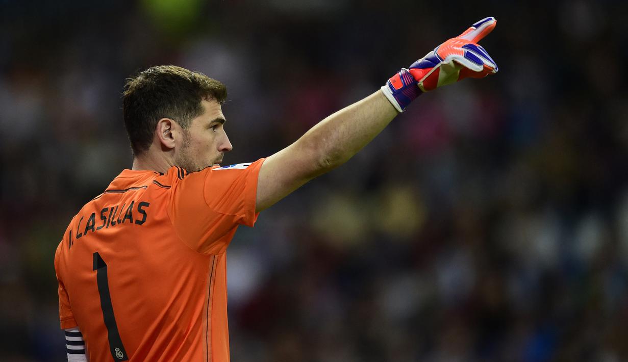 Iker Casillas. Kiper asal Spanyol yang hanya memperkuat dua klub sepanjang kariernya, Real Madrid dan FC Porto ini telah memutuskan pensiun di FC Porto pada Agustus 2020. Ditambah saat membela Timnas Spanyol, ia mampu mencetak 440 clean sheet dari total 1049 laga. (AFP/Pierre-Philippe Marcou)