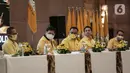 Ketum Partai Golkar Airlangga Hartarto (kedua kiri) saat bimbingan teknis Pilkada 2020 bagi pimpinan DPRD dan ketua fraksi wilayah Jawa I dan II di Jakarta, Sabtu (25/7/2020). Acara bertajuk Sosialisasi Peraturan Perundang Undangan Dalam Rangka Pilkada Serentak Tahun 2020. (Liputan6.com/Johan Tallo)